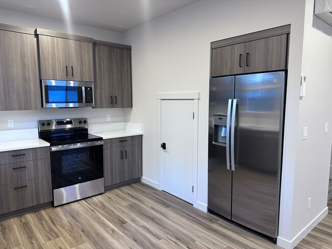 Building Photo - NEW 3 Bedroom near Vince Genna Stadium - Available 5/1