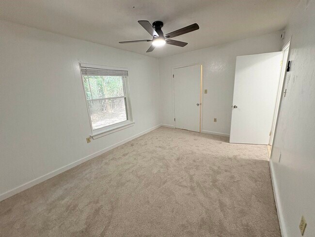 Building Photo - 1530 Live Oak Dr