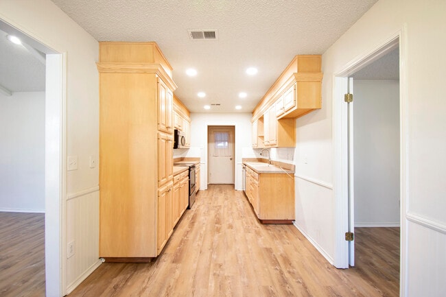 Building Photo - 5416 95th St