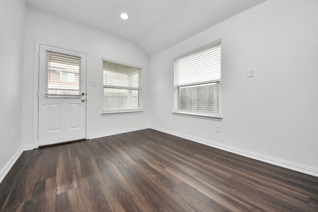 Building Photo - 10306 White Fir Villa Ave