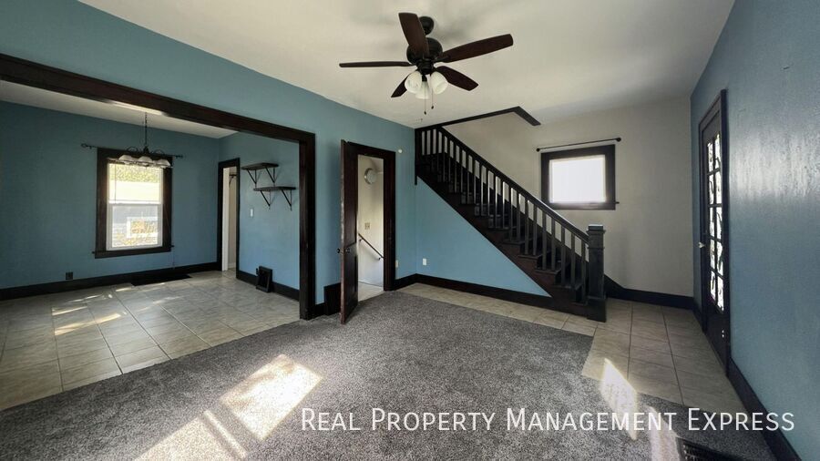 Building Photo - 3 Bedroom 1 Bathroom Home For Rent In Sioux Falls