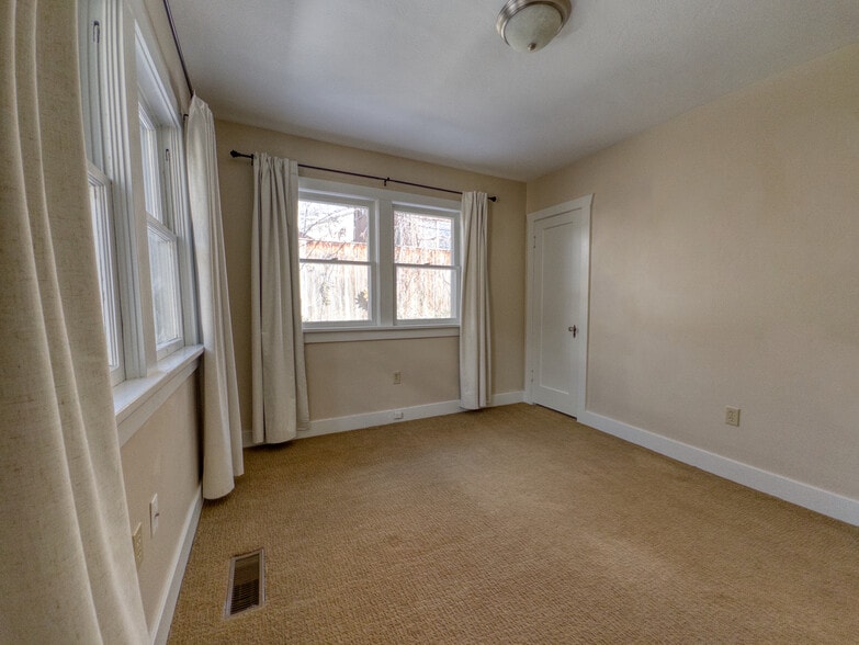 Building Photo - 483 E 8th Ave