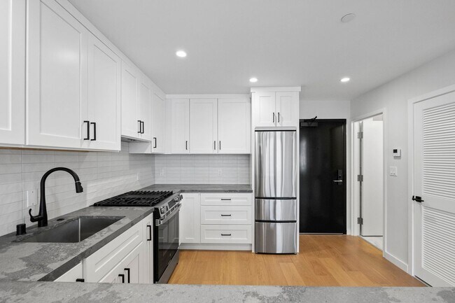 Building Photo - 693 Sutter St