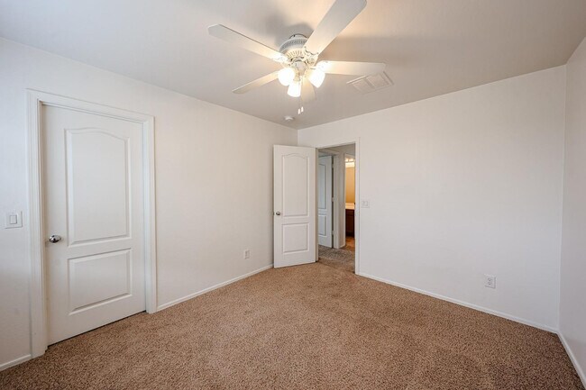 Building Photo - 12039 W Leather Ln