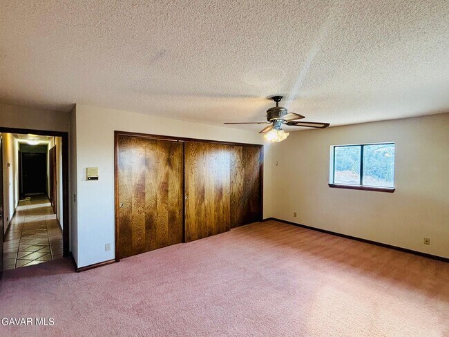 Building Photo - 527 Westlake Dr