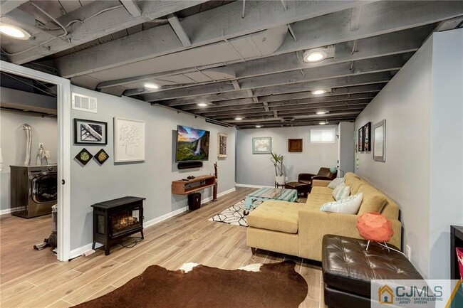 Building Photo - 230 Highland Dr