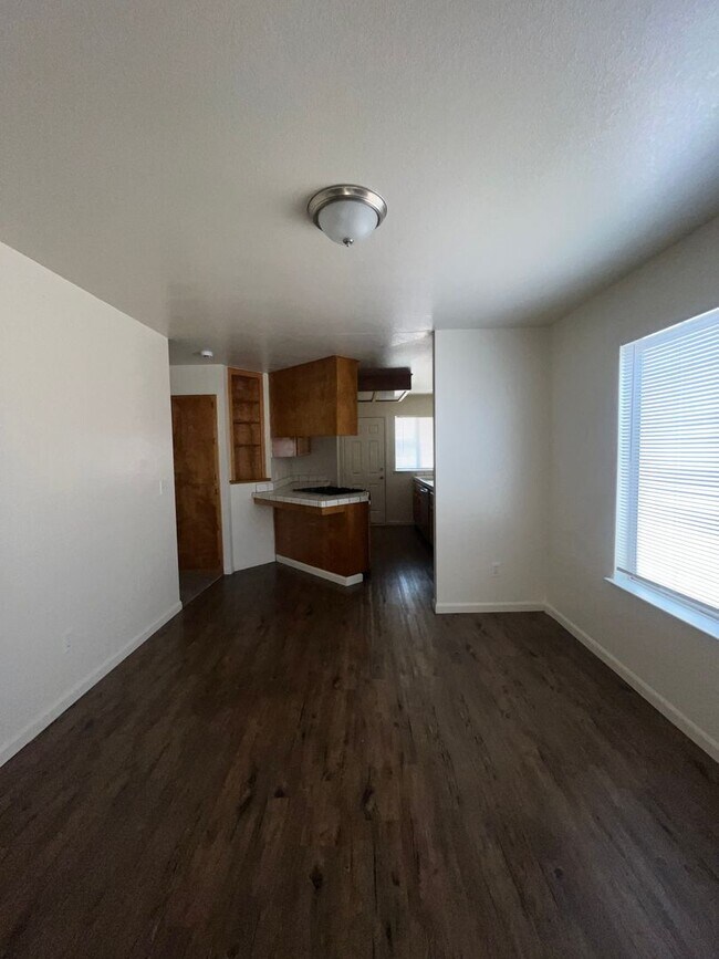 Building Photo - 1281