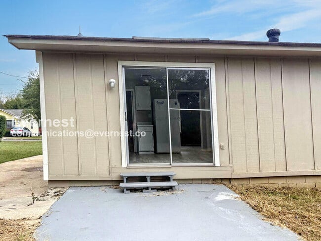 Building Photo - 1560 Meadow Ln