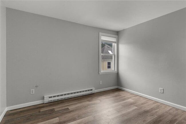Building Photo - 5 Pleasant St