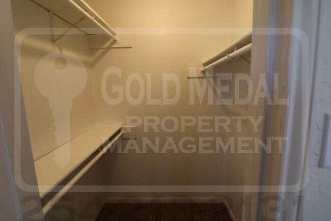 Building Photo - 3906 Charolais Dr