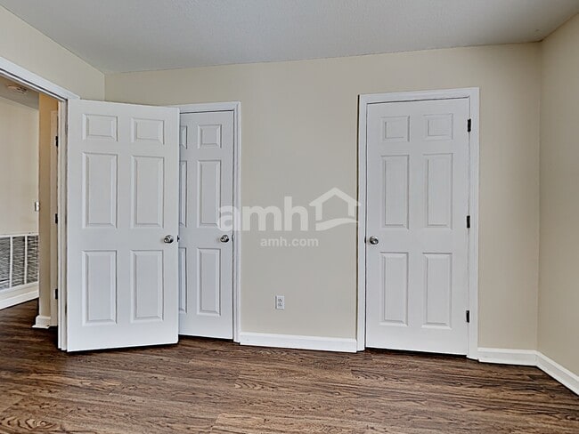Building Photo - 145 Hillsborough Ln