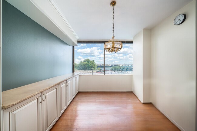 Building Photo - 9060 Palisade Ave