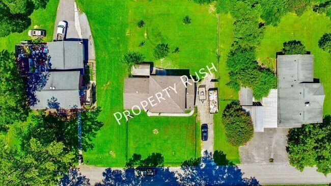 Building Photo - 702 Fricks Ln