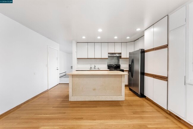 Building Photo - 2091 Ascot Dr