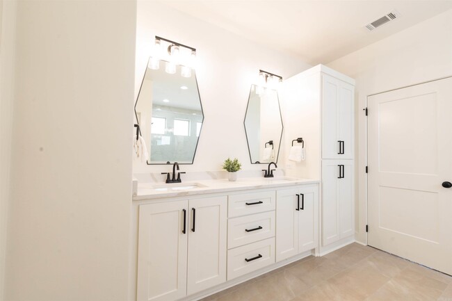 Building Photo - 141 Ridgeview Trl