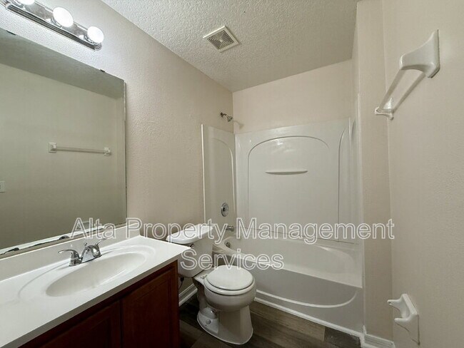 Building Photo - 4680 Playschool Dr