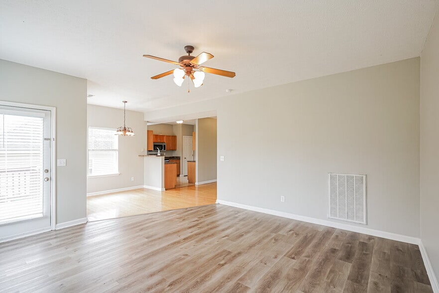 Building Photo - 7424 Maggie Dr