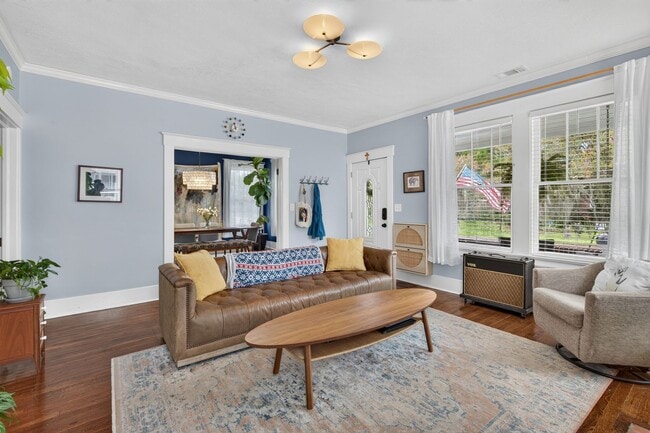 Building Photo - 305 E 54th St