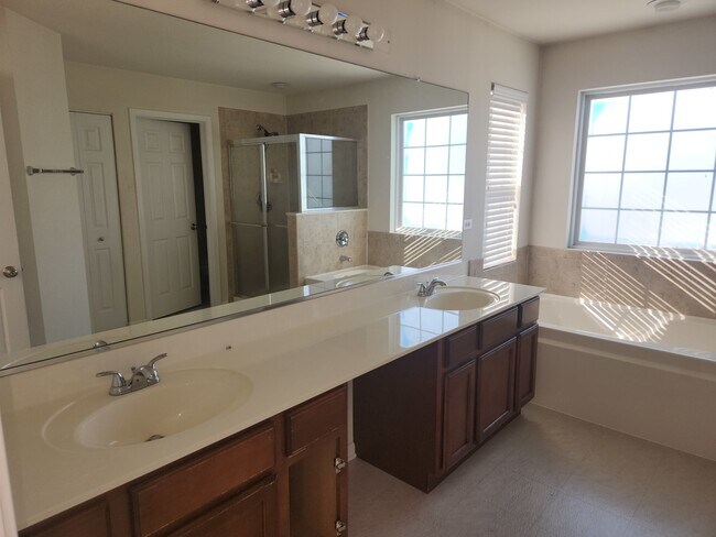 Building Photo - 8100 Shady Oak Rd