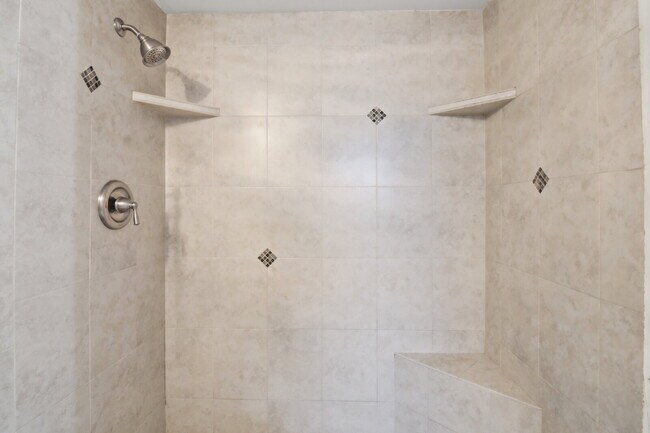 Building Photo - $1,440.95 with $300 off the first month's rent, 1 Bed - 1 Bath, Condo in Aurora with Washer and D...