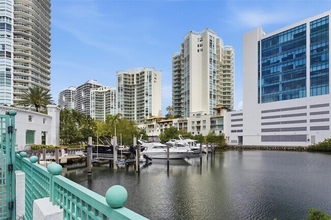 Building Photo - 16500 Collins Ave