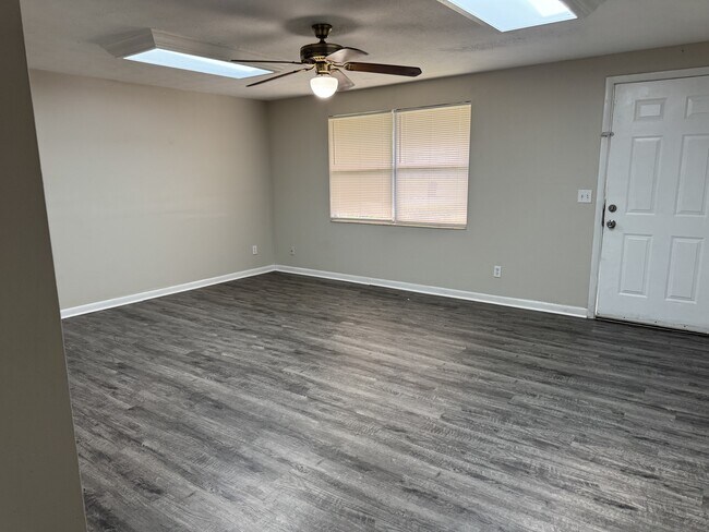 Building Photo - 325 Centura Dr