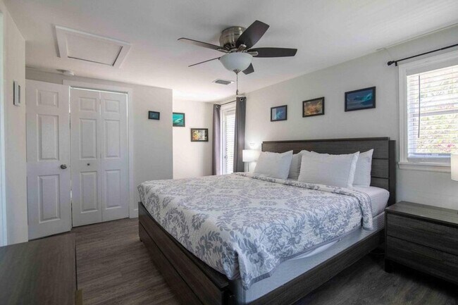 Building Photo - 915 3rd St