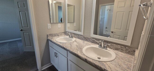 Building Photo - 7501 SW 107th Ln