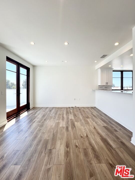 Building Photo - 859 S Lucerne Blvd