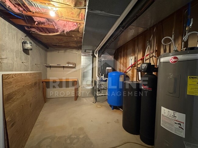 Building Photo - 948 N 900 E