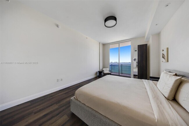 Building Photo - 7901 Hispanola Ave