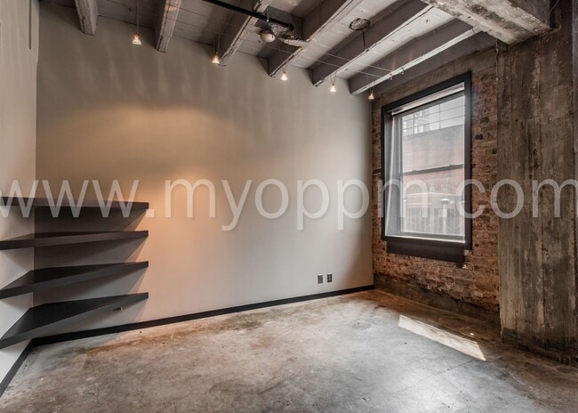 Building Photo - The Regis