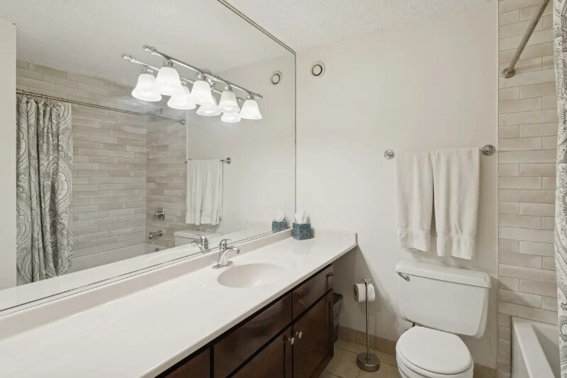 Building Photo - 30 E Huron St