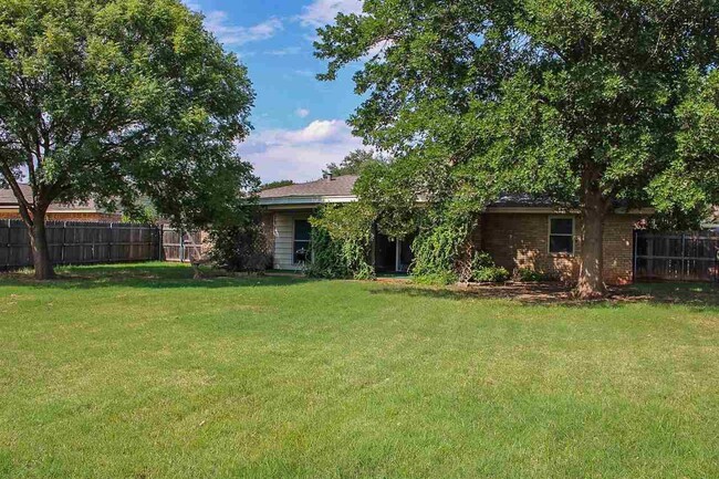 Building Photo - 4624 Trailwood Dr