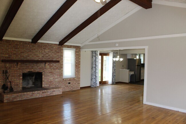 Building Photo - 3 BR Ranch on a Great Country Setting!