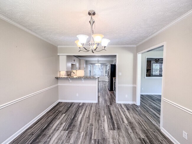 Building Photo - Charming 3 Bed 2.5 Bath Fayetteville Home