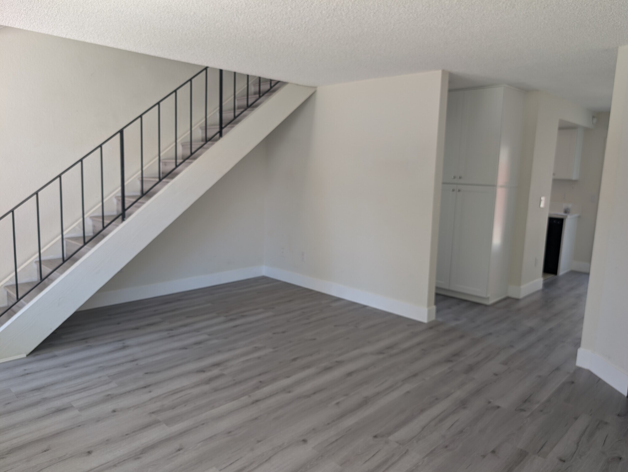 Building Photo - 5166 Dunbar Dr