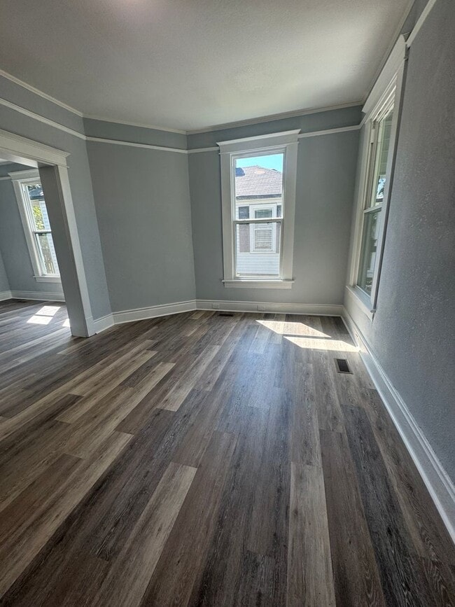 Building Photo - Charming 3-Bedroom Cottage With Modern Updates