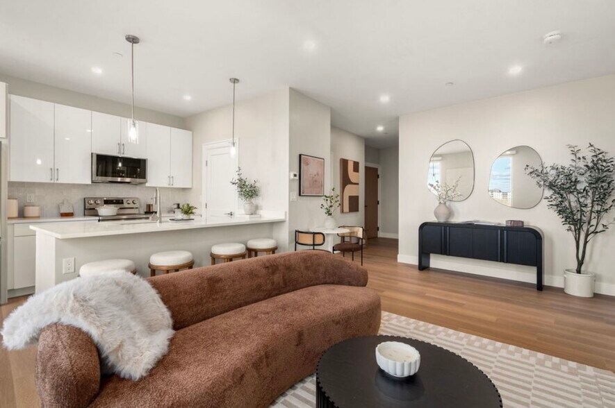 Building Photo - 10 Soldiers Field Park