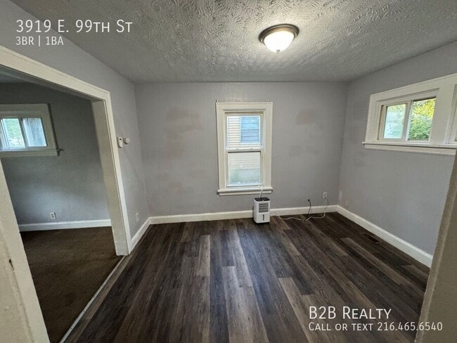 Building Photo - 3919 E 99th St