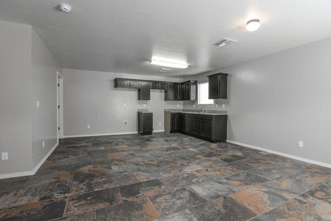 Building Photo - 512 Center Way