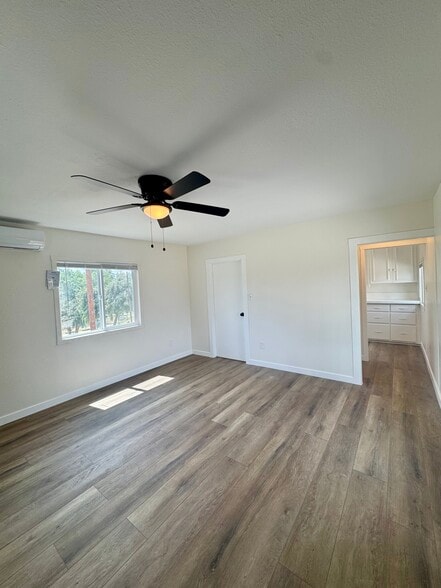 Building Photo - 1404 Prospect Dr