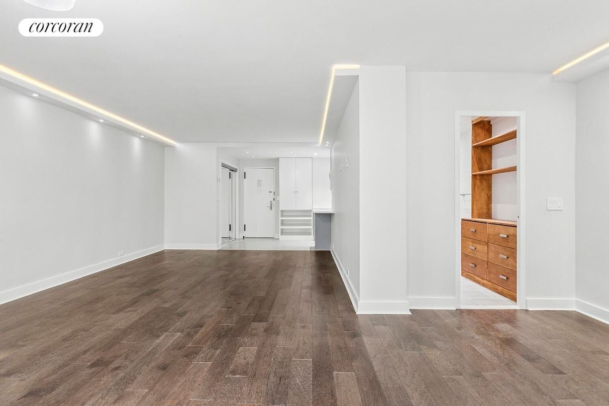 Building Photo - 77 W 55th St