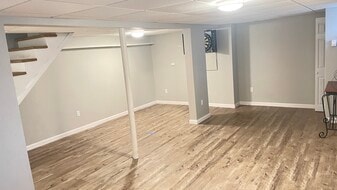 Building Photo - 76 Houlton St