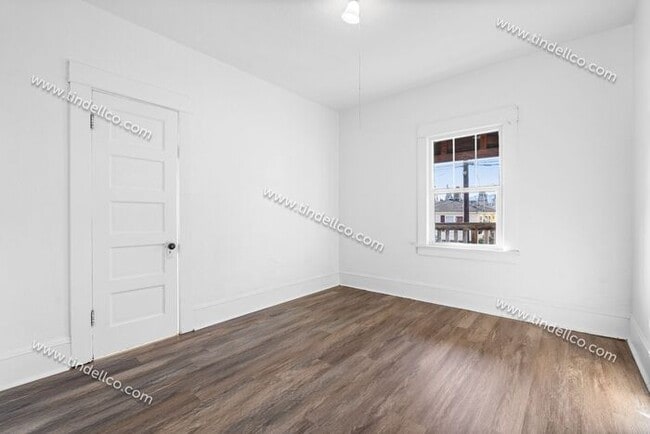 Building Photo - 4-bedroom 2-bathroom home located blocks from University of Portland- Pet Friendly!