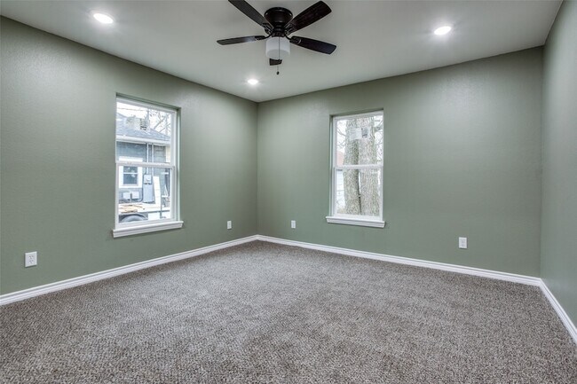 Building Photo - 420 S Gribble St