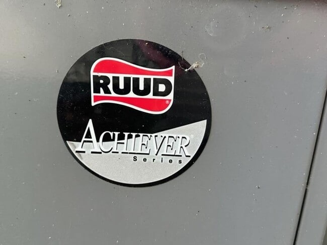 Building Photo - Very Nice 3 Bedroom In Paducah Available Immediately