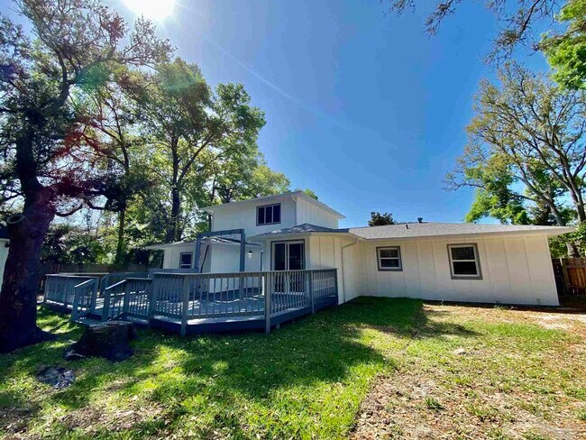 Building Photo - 402 Fairpoint Dr