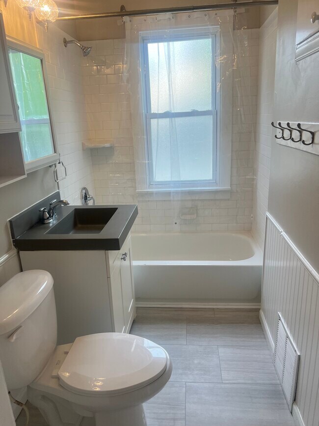 Building Photo - 319 E Montana St