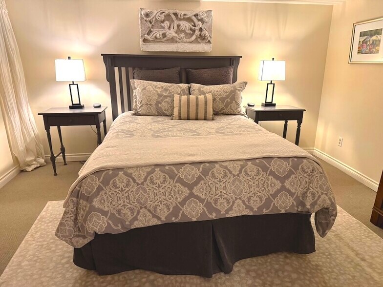 Building Photo - 5320 9th Ave NE